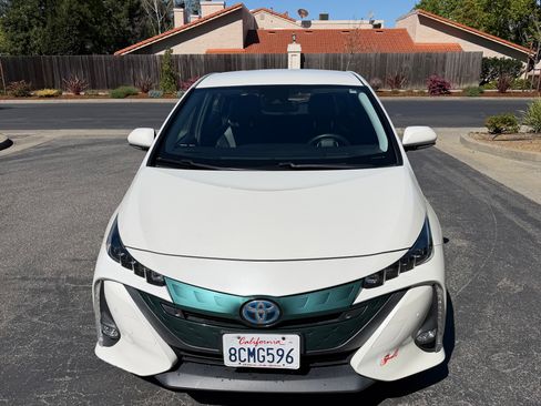 Used 2017 Toyota Prius Prime Advanced w/ Carpet Mat Package image 2