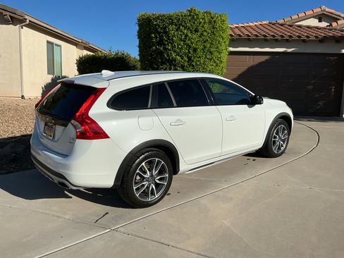 Used 2018 Volvo V60 T5 Cross Country w/ Convenience Package AWD/4WD image 2