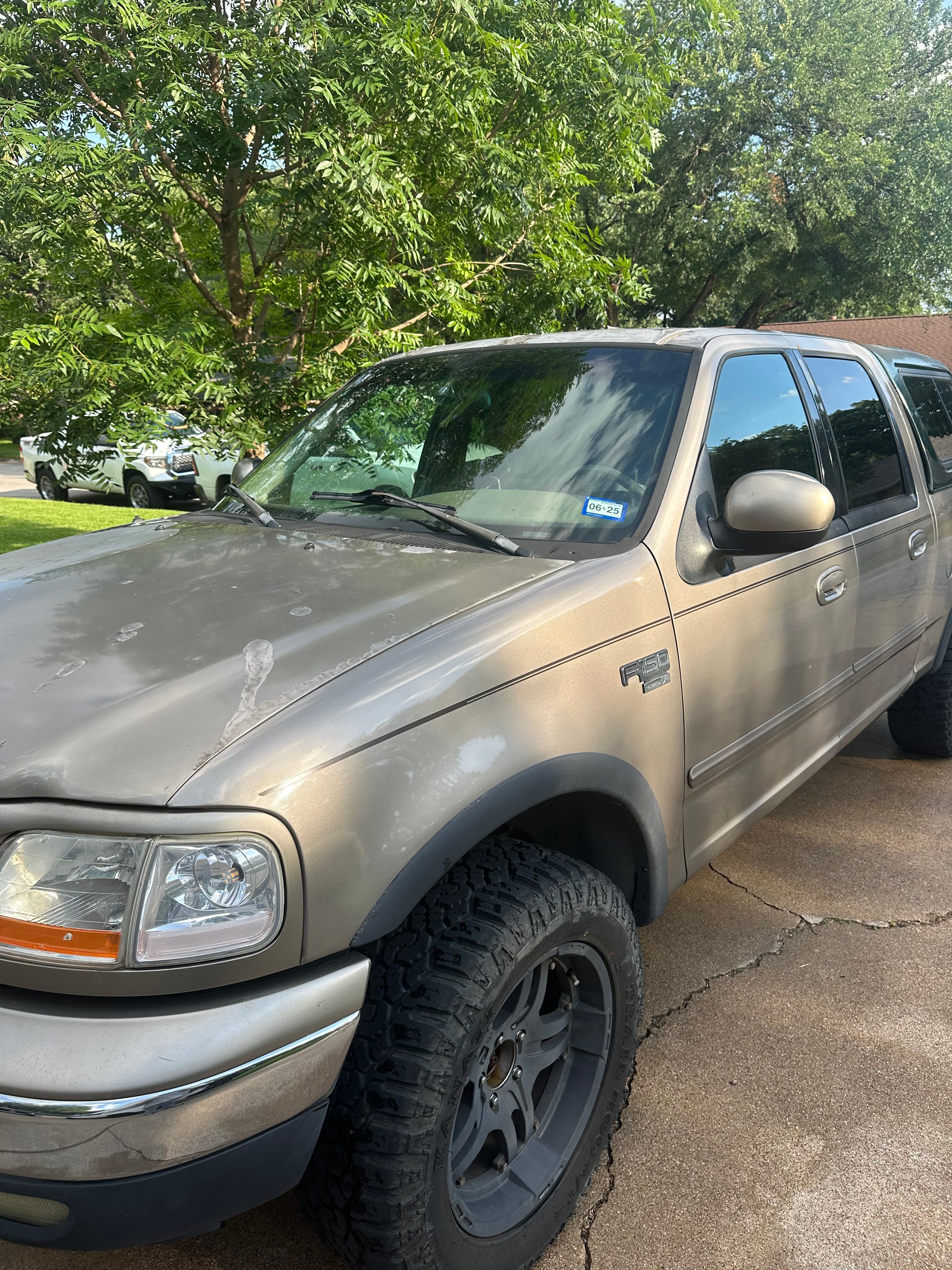 Used 2001 Ford F150 Lariat AWD/4WD image 2