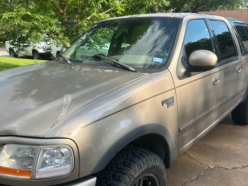 Used 2001 Ford F150 Lariat AWD/4WD image 2