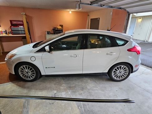 Used 2016 Ford Focus Electric Hatchback image 9