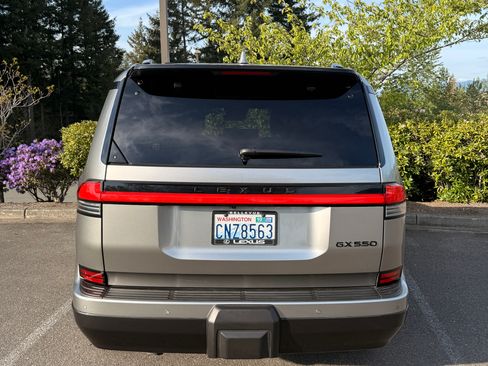 Used 2024 Lexus GX 550 w/ Accessory Package (Z1) AWD/4WD image 8