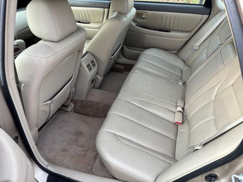 Used 2001 Toyota Avalon XLS image 12