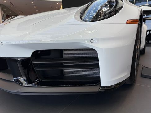 Used 2025 Porsche 911 Carrera image 12