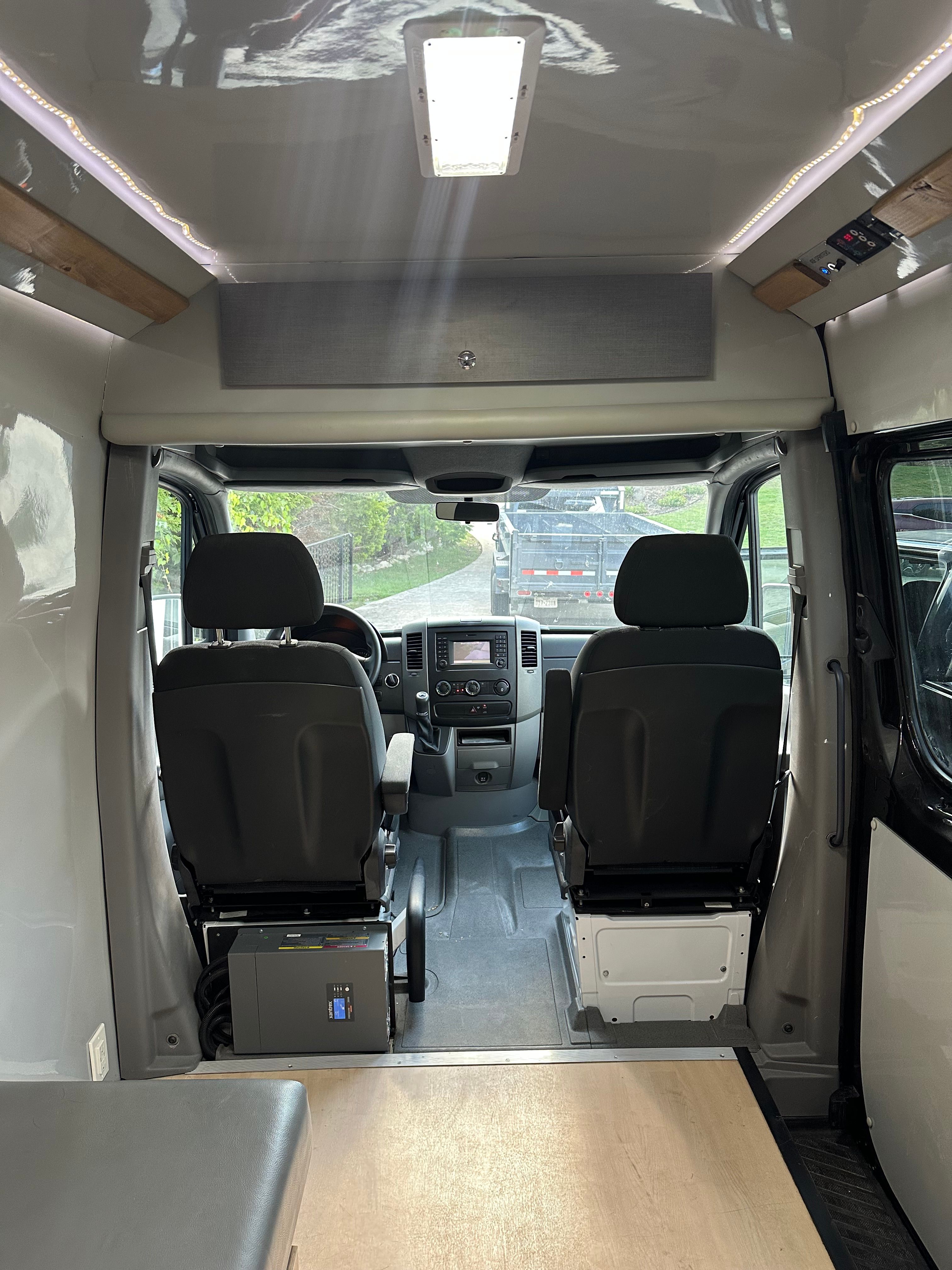 Used 2017 Mercedes-Benz Sprinter 2500 image 11