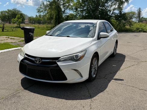 Used 2016 Toyota Camry SE FWD image 2