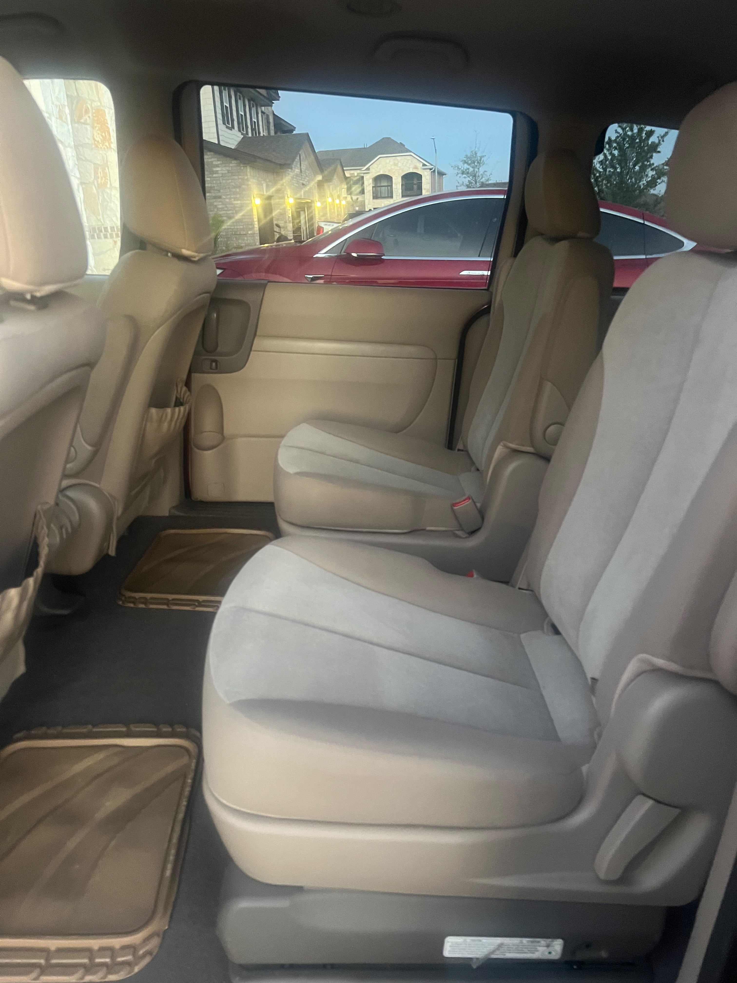 Used 2011 Kia Sedona LX FWD image 8