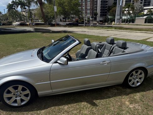 Used 2003 BMW 325Ci Convertible image 9