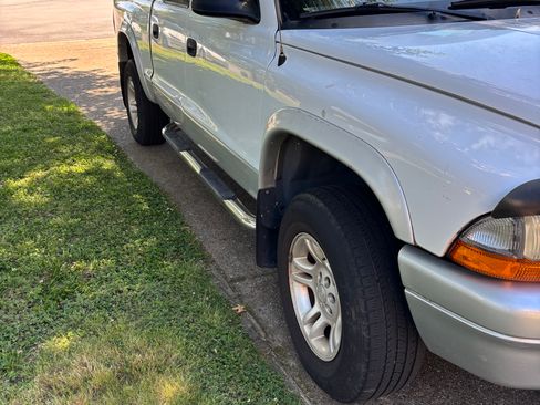 Used 2004 Dodge Dakota SLT w/ PWR Convenience Group AWD/4WD image 2