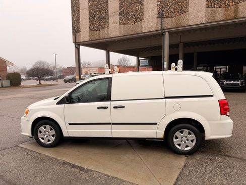 Used 2013 RAM C/V Tradesman FWD image 5
