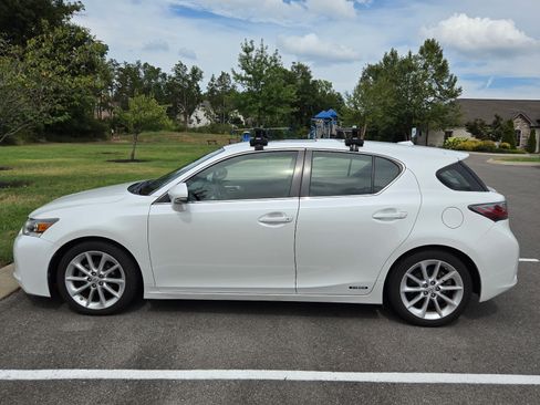 Used 2013 Lexus CT 200h FWD image 2