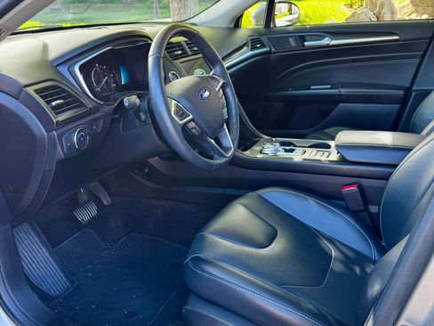 Used 2019 Ford Fusion Titanium image 8