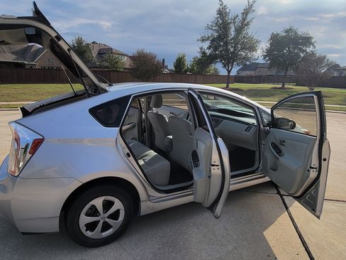 Used 2013 Toyota Prius Two image 12