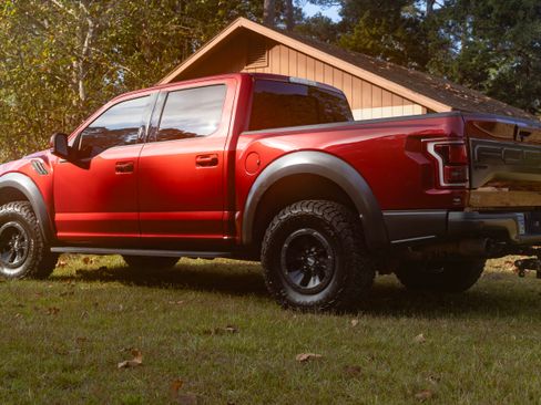 Used 2018 Ford F150 Raptor w/ Equipment Group 802A Luxury image 4