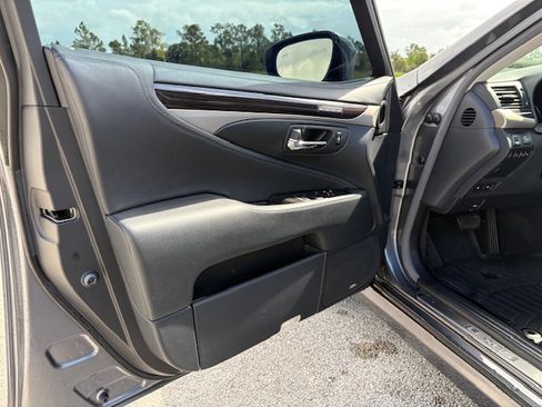 Used 2013 Lexus LS 460 w/ Comfort Pkg RWD image 9