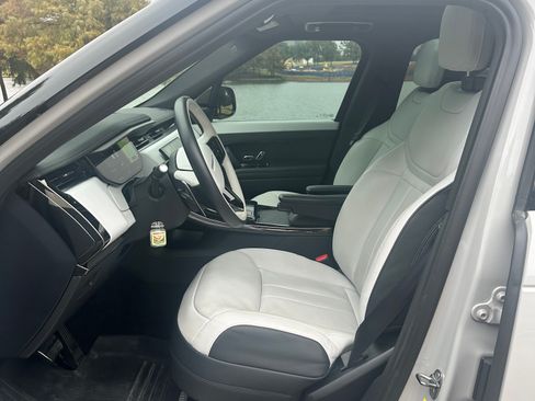 Used 2024 Land Rover Range Rover Sport Dynamic SE image 10