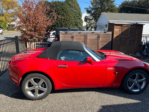 Used 2008 Pontiac Solstice Convertible w/ Premium Package image 1