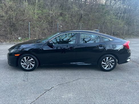 Used 2018 Honda Civic EX image 5