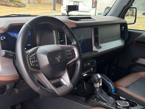 Used 2023 Ford Bronco Outer Banks image 6