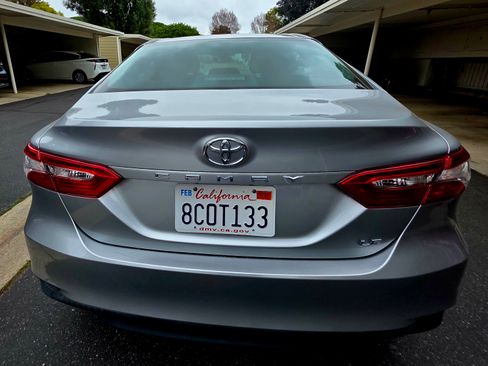 Used 2018 Toyota Camry LE image 6