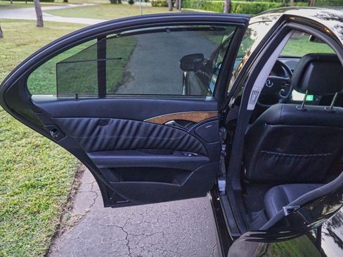 Used 2007 Mercedes-Benz E 550 Sedan image 21