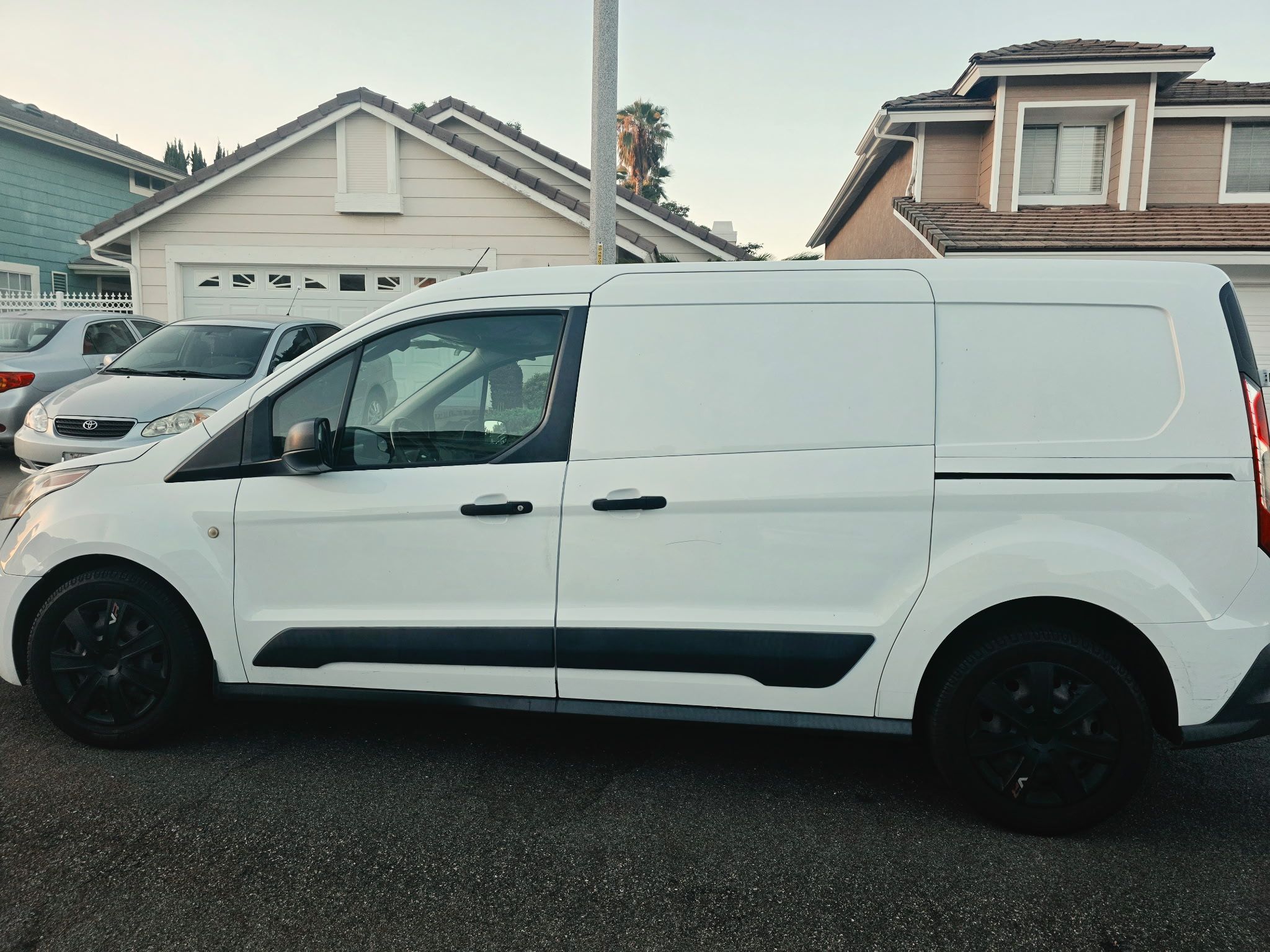 Used 2018 Ford Transit Connect XLT FWD image 12