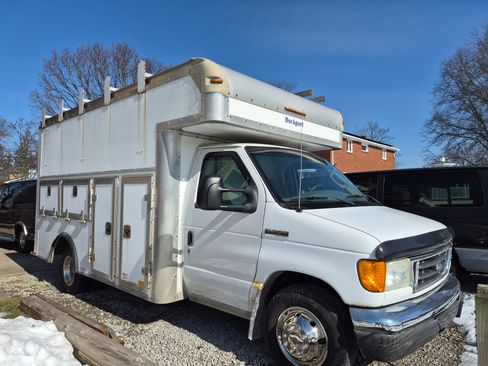 Used 2006 Ford E-350 and Econoline 350 Super Duty image 1