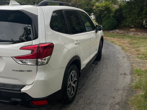 Used 2020 Subaru Forester Premium AWD/4WD image 2