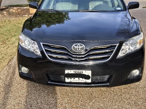 Used 2010 Toyota Camry XLE image 5