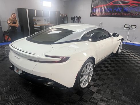 Used 2017 Aston Martin DB11 V12 RWD image 6