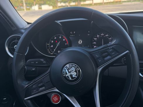 Used 2018 Alfa Romeo Giulia image 15