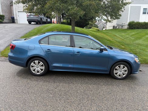 Used 2017 Volkswagen Jetta S w/ Jetta S Cold Weather Package FWD image 10