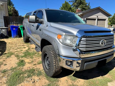 Used 2016 Toyota Tundra Limited w/ Limited Premium Package AWD/4WD image 5