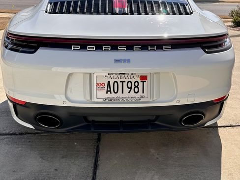 Used 2022 Porsche 911 Carrera image 4