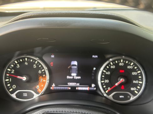 Used 2017 Jeep Renegade Limited AWD/4WD image 2