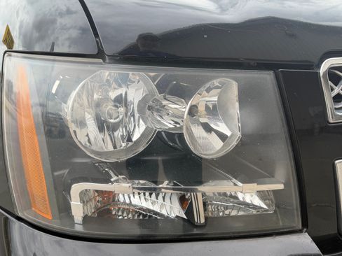 Used 2013 Chevrolet Avalanche LTZ image 26