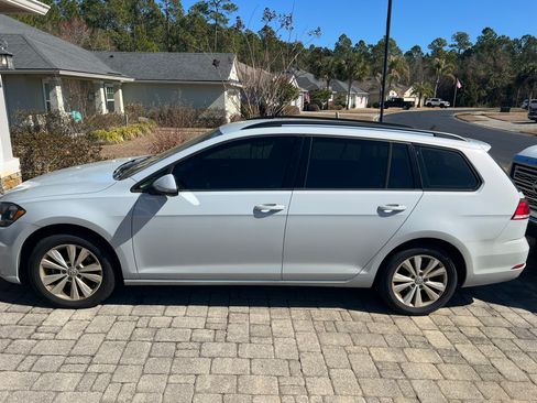 Used 2019 Volkswagen Golf S AWD/4WD image 5