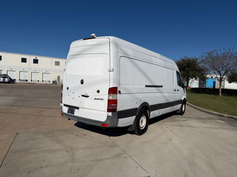 Used 2012 Mercedes-Benz Sprinter 2500 image 4