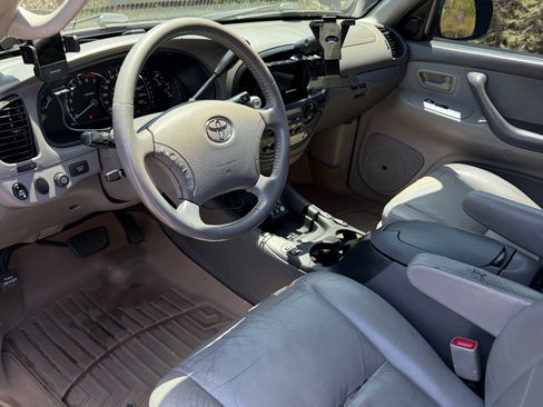 Used 2005 Toyota Sequoia SR5 AWD/4WD image 18