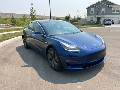 Used 2019 Tesla Model 3 Mid Range RWD image 5