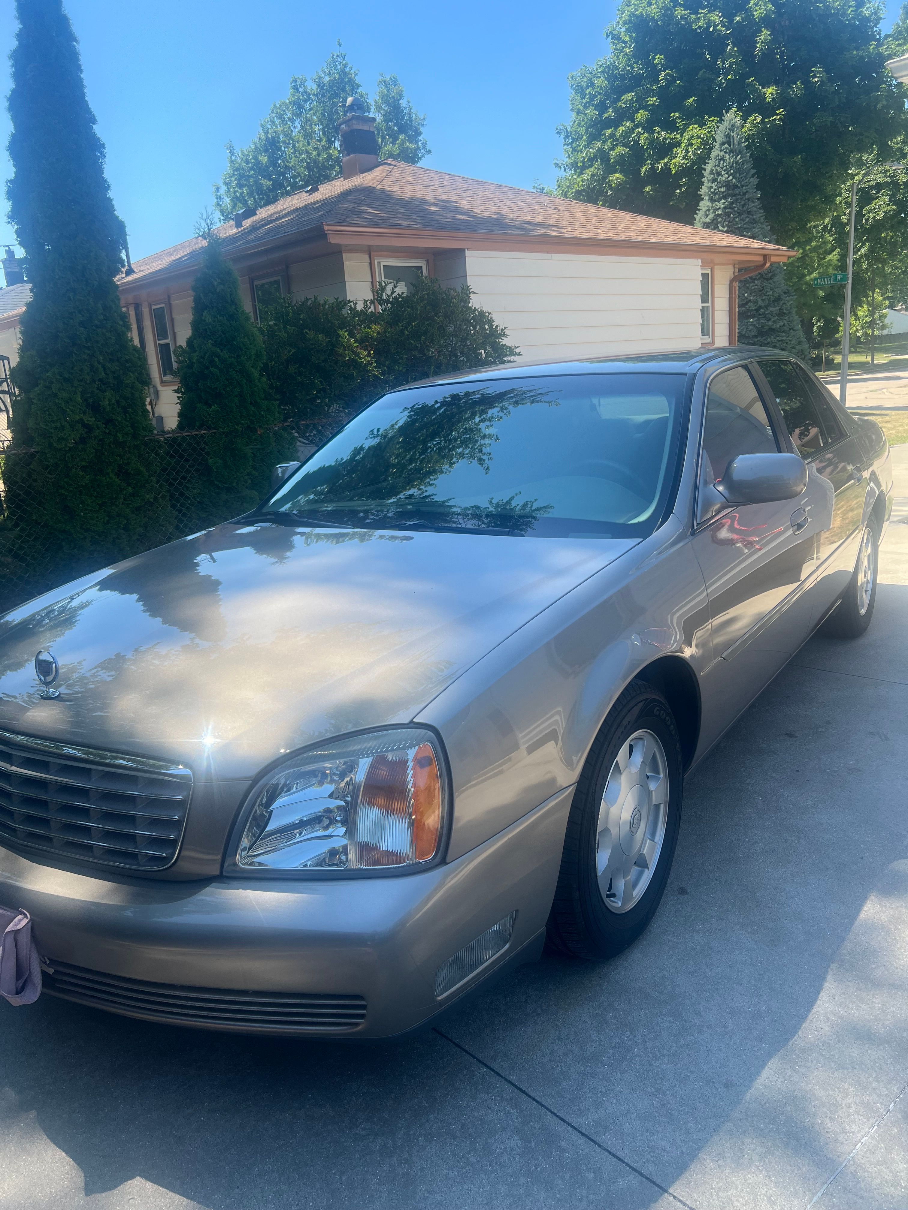Used 2002 Cadillac De Ville FWD image 4