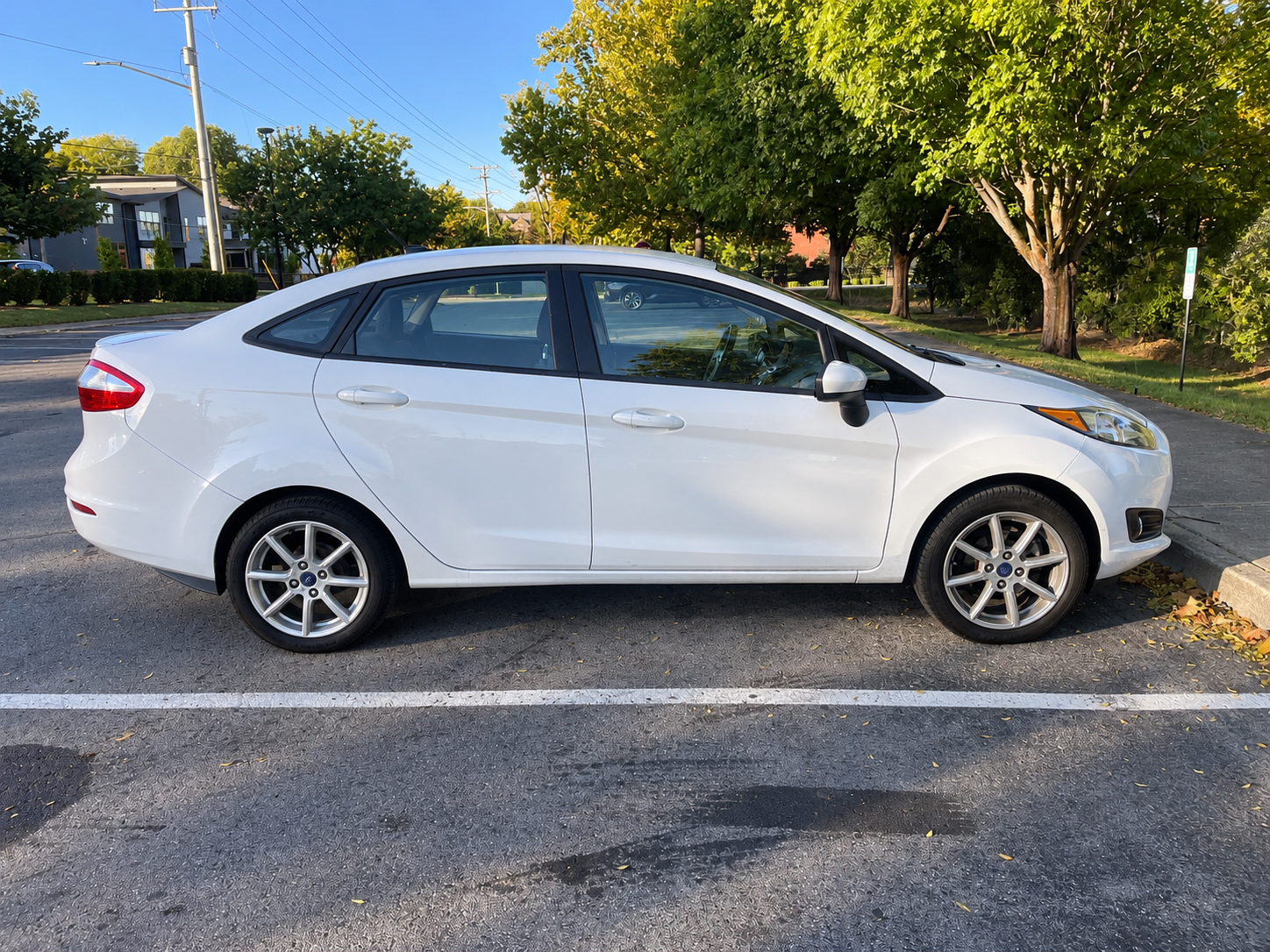 Used 2019 Ford Fiesta SE w/ Equipment Group 201A FWD image 2