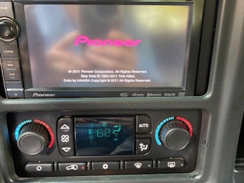 Used 2003 GMC Yukon XL 2500 SLT w/ 1SD Preferred Equipment Group image 13