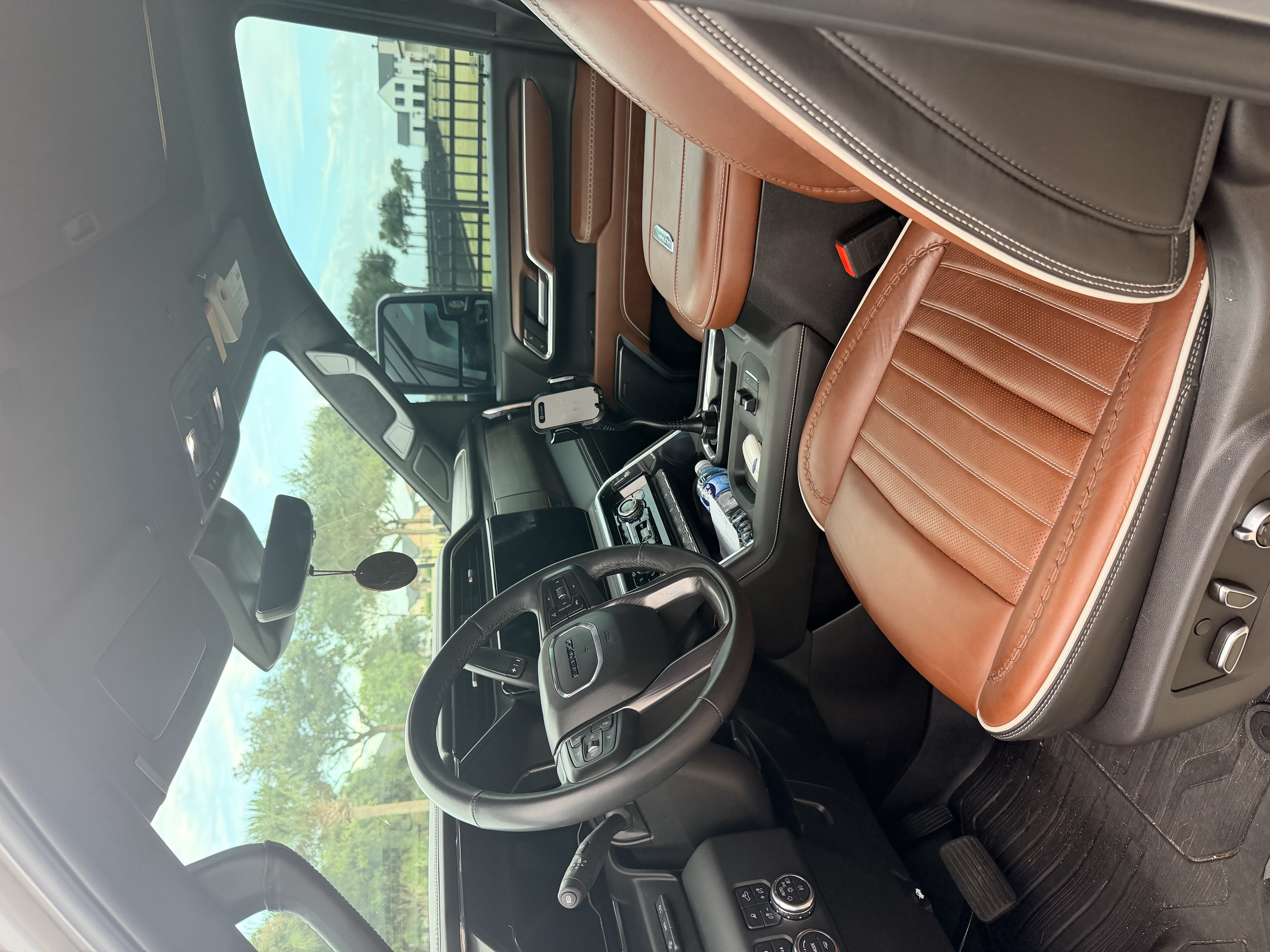 Used 2025 GMC Sierra 2500 Denali Ultimate AWD/4WD image 4