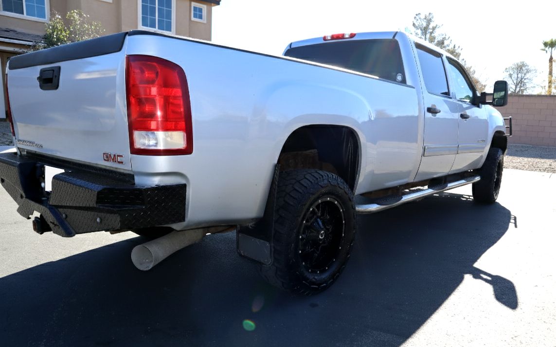 Used 2014 GMC Sierra 3500 SLE w/ SLE Preferred Package AWD/4WD image 8