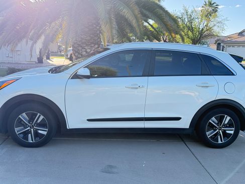 Used 2020 Kia Niro LXS w/ Paint Protection Package image 1