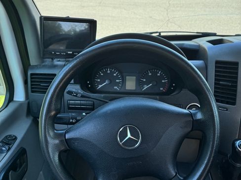 Used 2015 Mercedes-Benz Sprinter 2500 image 16