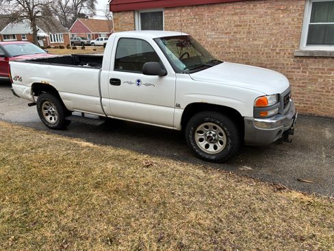 Used 2005 GMC Sierra 1500 W/T image 2