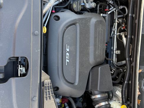 Used 2018 Chrysler Pacifica Touring-L FWD image 14