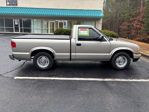 Used 2001 Chevrolet S10 Pickup LS w/ Preferred Equipment Group image 6